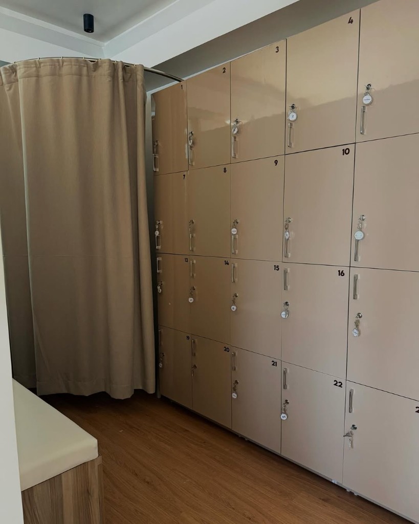 Locker and changing area at CoreFlow, Gairidhara